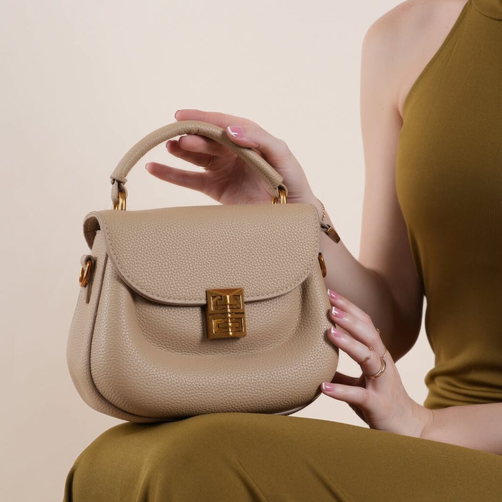 warning may steal all the attention.#tarakujo #tarakujobags #tarakujovibe #purse #ladiespurse